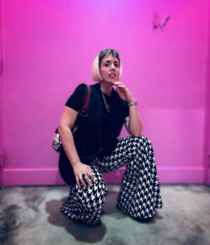 Micaela Castellotti Instagram - Cuando tu amiga tiene el iPhone nuevo pasan cosas 😂✌🏻🩷
•
•
•
📸 @josefinapieres 
#friends #night #enjoy #love #miami #micaplum