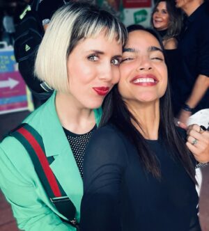 Micaela Castellotti Instagram - Mi amiga since 2008 🤍 Esos abrazos y risas vuelven a llevarnos a tantos recuerdos! Adorarte siempre @thefaria ✨
•
•
•
#friends #isatkm #miami