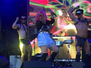 Micaela Castellotti Instagram - ❤️🌈 EVERYONE DESERVES A SHOT OF LOVE ❤️🌈 
Unas de cuando me hice presente en el @wynwoodpride 💃🏼🎤 Happy PRIDE bitches 🤘🏻
•
•
•
#love #pridemonth #pride #miami #singer #actress #dance #micaplum