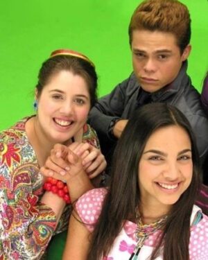 Micaela Castellotti Instagram - Este fin de semana volvimos a recordar lo bien q nos la pasábamos juntos! Es demasiado hermoso que todos estemos acá después de tantos ańos, cada uno evolucionado, hermosos, grandes hahaha ,  pero hay algo que no se puede olvidar jamas, el cariño y todos los momentos únicos que pasamos juntos! Los adoro y saben que por siempre están en mi corazón ❤️✨
•
•
•
#elreencuentro #isatkm #friends #forever #love #miami