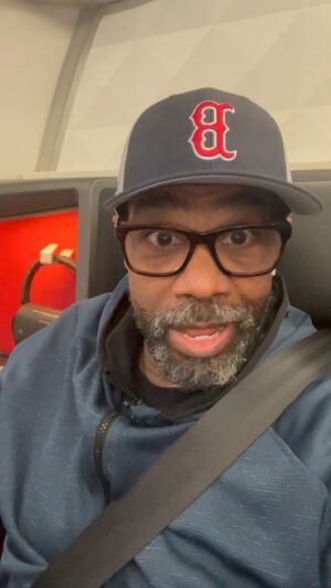 Michael Beach Instagram - Hope everyone has a great day and an even better week!!! Just wanted to say hello and wish you all well 🎉🎁❤️
…
#mondaylove #positivevibesonly✨ #joyandhappiness❤️ #peaceandprosperity