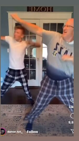Michael Beach Instagram - Ok y’all it’s Friday and the weekend is here. I wish I could dance like this bald dad (which is what I am too😁). But I’m gonna have to have fun and get my movement in in my own way! 🎉💪🏿🎊. Let’s go!!!
…
#dadscanbefuntoo #movementiskey #getawalkin #takeahiketoday #godancing #60pluscrew #60andfitaf #60andstrong 
Cred: @dance.tut_