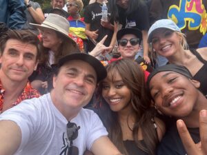 Michael D. Cohen Instagram - Doing the @sagaftra #strike line with the @henrydangerforce cast and crew. #sagaftrastrong #wgastrong #reunion