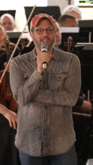 Michael Giacchino Instagram - Dar voz a los que no tuvieron voz, ese fue el objetivo de @m_giacchino al hacer la banda sonora de #LaSociedadDeLaNieve de @filmbayona y cuyo trabajo le ha valido la nominación al Goya a Mejor Música Original que ya puedes escuchar en el link de la bio. En cines en diciembre y en Netflix el 4 de enero.

Giving a voice to those who didn’t have a voice. That was @m_giacchino’s mission when writing the music for #SocietyOfTheSnow @filmbayona's new film. His work has earned him the Goya nomination to Best Soundtrack (which you can listen to on the bio). In theaters in December and on Netflix on January 4.