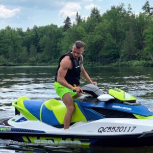Michael Henaf Instagram - You hate the rich but want to be rich. 

You hate the elites but want to be the elites. 

Truthfully you’re just a bitter little bitch.😘