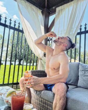 Michael Henaf Instagram - Pour prévoir faut penser l’impensable 🍹