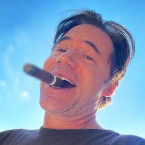 Michael Herbig Instagram - Das ist meine letzte Zigarre als 53jähriger! 🎉 Ab 24:01 Uhr nehme ich unter diesem Post gerne Glückwünsche, Gratulationen und Geburtstagsverse entgegen! 🎁Herzlichen Dank im Voraus! 😘