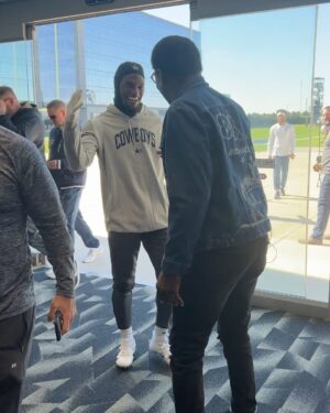 Michael Irvin Instagram - Never a dull moment when @michaelirvin88 swings by 🤞

#DallasCowboys | @wrangler