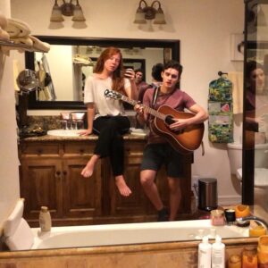 Michael Johnston Instagram - I love singing with this 👩🏻‍🦰
@glennellen @jonbellion #goodthingsfallapart