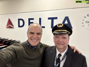 Michael Kelly Instagram - Only way to roll to my #ATL!!
Thank you @delta 
Folks, Family, & @Braves !!!
#KeepClimbing