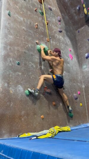 Michael Mando Instagram - New hobby 🧗‍♀️ I love the thrill of having to figure out your next move, feeling the fear of falling while having to rely on both ur body & mind at the same time #PushYourself 😈🤍