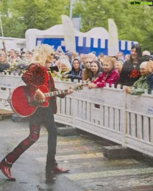 Michael Monroe Instagram - Suurkiitos kaikille Salon Torilla Torstaina❣️Olitte fantastinen yleisö, sadekuuroistakin huolimatta. Tämä oli ensimmäinen  M. Monroe & Rich Jones Akustinen Duo keikka Suomessa. Näitä harvinaisuuksia on vielä 2:  Ikaalinen 10.8. ja Valkeakoski 16..8. Älä missaa!! ❤️
Million Thanks to the beautiful crowd in Salo on Thursday❣️This was the 1st ever M.Monroe & Rich Jones Acoustic Duo gig in Finland. There’s 2 more chances to enjoy this nice, rare occasion:
 Ikaalinen Aug 10th. and Valkeakoski Aug 16th. 
See you there!! ❤️Michael🌟 @warnermusiclive @richloyalty