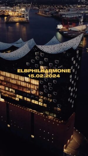 Michael Patrick Kelly Instagram - It was such an amazing night in the @elbphilharmonie
Thank you all for coming from all parts of 🇩🇪 and from 🇵🇱, 🇦🇹,🇨🇭, 🇳🇴, 🇨🇿, 🇮🇪…and for making it an unforgettable experience! 
Thank you @sap for this extraordinary opportunity. What a great way to kickstart the 2️⃣0️⃣2️⃣4️⃣ season of the B•O•A•T•S TOUR 🎸🔥💥

Who was there? What was your favorite moment? 

MPK

🎥: @leonschlesselmann

#Live #Konzert #Hamburg #Musik  #Elbphilharmonie #Unforgettable 
#MichaelPatrickKelly