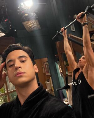 Michael Rosen Instagram - Whenever @greggsulkin worked out on set I would make sure to stand somewhere close by and find my light as #inspiration #yerwelcome #prettysmart