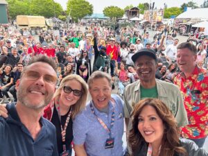 Michael Rosenbaum Instagram - My Justice League friends. George Newbern, Maria Canals, Susan Eisenberg and Phil LaMarr 🙌 

#justiceleague #wasummercon