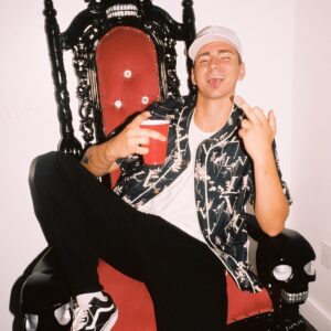 Michael Sanzone Instagram - Found a chair photos by @bryant