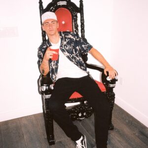 Michael Sanzone Instagram - Found a chair photos by @bryant