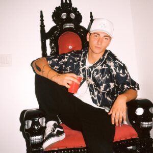 Michael Sanzone Instagram - Found a chair photos by @bryant