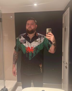 Michael Smith Instagram - Media day today ready for the new season tomorrow. Thank you for you’re continued support @shotdarts @heatableuk @tonybet_fan #andyfreight @redlipsshirts