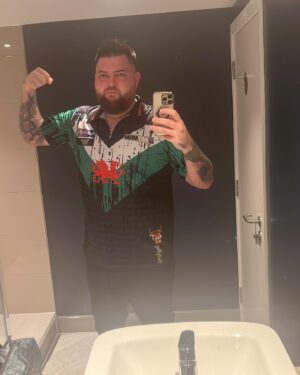 Michael Smith Instagram - Media day today ready for the new season tomorrow. Thank you for you’re continued support @shotdarts @heatableuk @tonybet_fan #andyfreight @redlipsshirts
