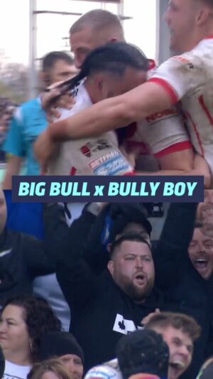 Michael Smith Instagram - Big Bull 🤝 Bully Boy 

@koni_hurrell x @michael180smith 😍

Loving that HUGE @Saints1890 Rivals Round win 🎉

#SuperLeague