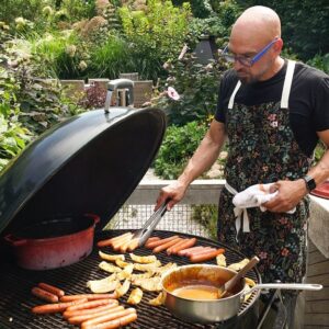 Michael Symon Instagram - We are amping up the start of summer with some of my favorites! This week we have special guest Emmy join us as we make some coney dogs 🌭 Corn Ribs 🌽, and orange strawberry cream pops, an easy and delicious treat for summer. 🍓🍊
 
🗓️ Saturday, June 29
⏱️ 12pm | 11c
📺 @foodnetwork 

#SymonDinners