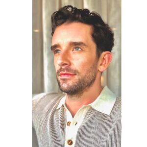 Michael Urie Instagram - For the @televisionacad #fyc screening of #shrinking @appletv
grooming by @peter.de.oliveira
photo by @peter.de.oliveira 

styling by @mikeystyles#
clothes by @kingandtuckfield