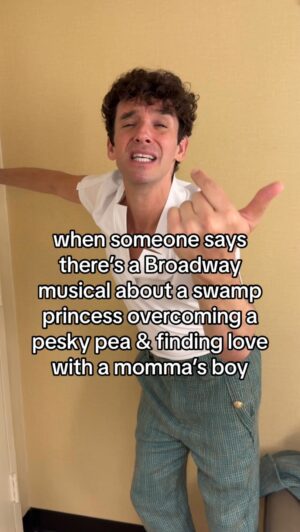 Michael Urie Instagram - The momma’s boy in question? It’s none other than our Prince Dauntless, Michael Urie 👑 #MattressMusical

#onceuponamattress #musicals #broadway #broadwaymusicals #musicaltheatre #michaelurie #suttonfoster #maryrodgers
