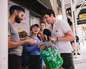 Michael Urie Instagram - A morning full of smiles and peas yesterday at the box office opening of #MattressMusical with @michaelurielikesit!

📸: @kvdoan