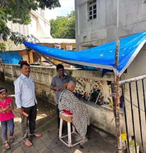 Michael Vaughan Instagram - The best in the business in #Mumbai .. Bit of rain at the moment so Dindayal has covered his spot .. remember Ormiston Road .. Come and visit him 👍👍👍