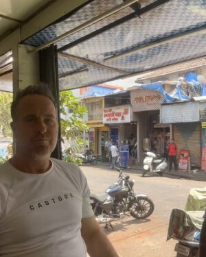 Michael Vaughan Instagram - My good friend Dindayal isn’t any longer on Ormiston Road in #Mumbai so popped around the corner to see Akil for a lovely shave & Trim .. Fantastic service .. Love this place .. #India #OnOn