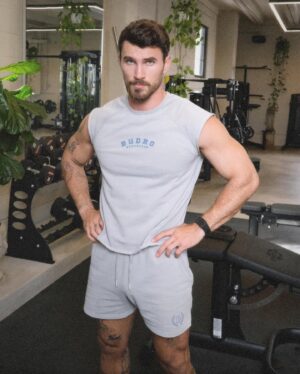 Michael Yerger Instagram - @hellobudro warm up collection is live now 🏆

visit www.budro.com to go cop while you can!!! link is in my bio.
