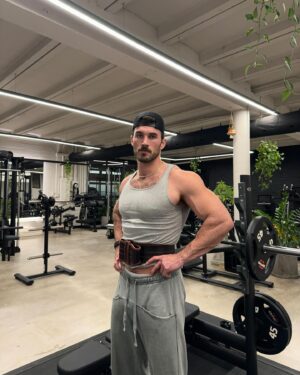 Michael Yerger Instagram - holiday lifts always hit 💯

MY 2024 calendar is live for sale, limited to 500 copies— link in bio 🎁