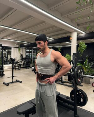 Michael Yerger Instagram - holiday lifts always hit 💯

MY 2024 calendar is live for sale, limited to 500 copies— link in bio 🎁