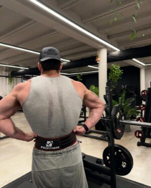 Michael Yerger Instagram - holiday lifts always hit 💯

MY 2024 calendar is live for sale, limited to 500 copies— link in bio 🎁
