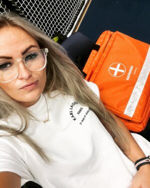 Michaela Bernard Instagram - #jetadynekdedoktor 
#saturdaynight 
#basketball 
#jsemprinceznavole #blondatadoktorka 
@bc_geosan_kolin 
#doctor #firstaid 
#pictureoftheday #photooftheday #blonde #piercing #karllagerfeld #igers #igerscz #instamood #czech