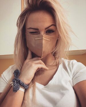 Michaela Bernard Instagram - #respiratorlove 😷😼
#covidtimes @respilon_nanofiber 
#doctorlife 
#jsemprinceznavole 
#hospitallife #doctor #surgeon #blonde #picoftheday #photooftheday #pictureoftheday #piercings #instagood #czechgirl #hairextensions #hairextension #igers