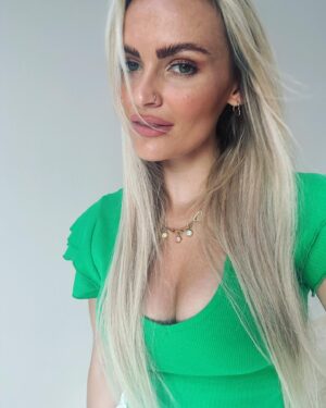 Michaela Bernard Instagram - #dobrydenkozyven 
#doctoronvacation #greece🇬🇷 #kosisland 
#jsemprinceznavole #blondatadoktorka 
#makeupoftheday 
#blonde #greece #greenday 
#summervibes #vacation #doctor 
#hairextensions #picoftheday #photooftheday #chinfiller #instamood #instafashion #igers