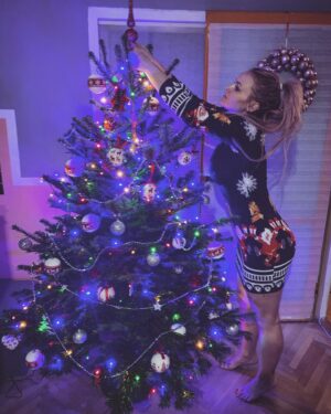 Michaela Bernard Instagram - Jezisku cekame😈
#winterishere 
#jesuschristsuperstar #vanoce 
#christmastree #christmastime #christmasiscoming #xmas #blonde #czech #prague #picoftheday #pictureoftheday #igers #doctor