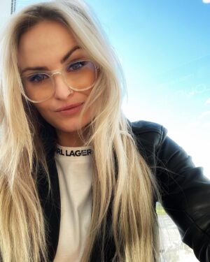 Michaela Bernard Instagram - #vacation #✈️
#holiday #🤪
#summervibes 
#blonde #doctor #jsemprinceznavole #picoftheday #photooftheday #piercing #blondehair #hairextensions #karllagerfeld #piercings #prague #czechgirl #instagood