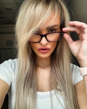 Michaela Bernard Instagram - #nedělní #božíhod #blondatadoktorka #slepadoktorka 😀
#jsemprinceznavole #blonďatejřezník #panidoktorkoavyjstedoktorka❓ 
#blonde #instamood #instaphoto #doctor #surgeon #picoftheday #singlelady #photooftheday #hairextensions #czech #igers #instavibes #influencer #instadoctor #hospitallife🏥 #scrubs #fashion