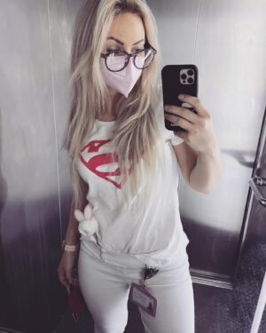 Michaela Bernard Instagram - Velikonoce is coming
#easterbunny 
#jsemprinceznavole 
#easterdecoration #bugsbunny
#doctor #dccomics #blonde#picoftheday #photooftheday #blondehair #surgeon #karllagerfeld 
#hairextensions #pink #czech #igers #igerscz