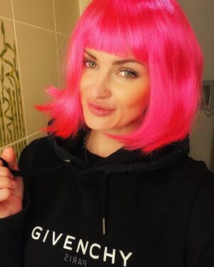 Michaela Bernard Instagram - #jenruzovatomuzebyt #🤪 
#prettywoman 
#svineklouzavy 
#jsemprinceznavole 
#picoftheday #photooftheday #pink #piercing #givenchy #piercings #doctor #barbiegirl #hairstyle #igers #blonde #czech #czechgirl #fashion #instafashion #igerscz