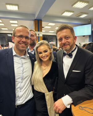 Michaela Bernard Instagram - Plesová sezóna zahájena 🤩 
#kdyžsenačančám💄 #jenjajenjajenometukraci #dancingqueen 
#jsemprinceznavole #panidoktorkoavyjstedoktorka❓ 
#blonďatádoktorka #blonďatejřezník 
#starosta #kolin #blonde #single #tattoo #tattooed #czechgirl #karllagerfeld #valkyra #instafashion #instamood #instavibes #dance #temufashion #picoftheday #photooftheday