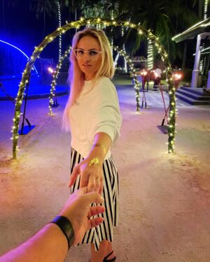 Michaela Bernard Instagram - @mrbernardlukas 
#tosnastatozasejednouvyvezl #🙈 #❤️ 
#zavrituhubukdyzsedivis 
#love @atmospherekanifushi 
#maldives#maldivesislands #indianocean #blonde 
#picoftheday #photooftheday #czech 
#doctor #surgeon #doctoronvacation #jsemprinceznavole #hairextensions #givenchy #igers #igerscz #sunday