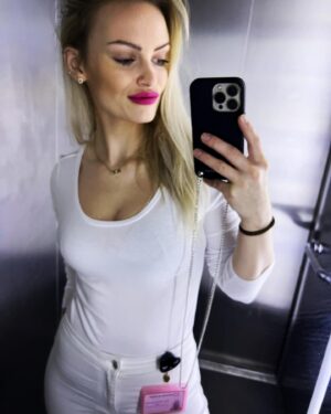 Michaela Bernard Instagram - #doktorvakci 
#vytahovka 
#bezrousky #scrubs 
#jsemprinceznavole #blondyna 
#blonde #doctor #surgeon #chirurgie #picoftheday #photooftheday #lipstick #nyxcosmetics #rhalips #piercing #piercings #nosepiercing #czech #igers #hospital #hospitallife #karllagerfeld #nyxlipstick