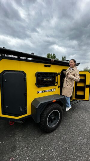Michaela Dinh Instagram - Konečně vyrazíme karavanem! 🤩 Melu o tom už dost dlouho a už bylo potřeba činů. 😊 Vyrazili jsme do Showroomu @town.out a vybrali si ten náš. 😁 1. května vyrážíme a na týden to zkusíme. 😁 
Nás nejvíc oslovil Decamp Trekking X1, ale na výběr je toho o dost více. 😊 
Jaký z karavanů byste si vybrali vy? 🤩

#karavan #dovolena #trip #michaeladinhova #townout