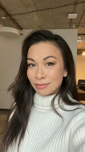 Michaela Dinh Instagram - Co udělá trocha barviček a šikovné ručičky vizážistky @makeupnataliprague 😍😍. 
Děkujeme za nádherné líčení. 💄🥰

#terezajandova #makeupartist #michaeladainhova #beauty