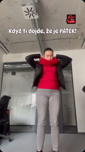 Michaela Dinh Instagram - Ten moment, kdy nám došlo, že je PÁTEK a v pondělí se nám do Ranního Kissu vrací @romanandel! 🥳 Romčo, užij si zbytek dovolené a v pondělí AHOOOJ! 🤩🤩 

#mikrofory #tomamisa #rannikiss #kissradiokiss #behappy