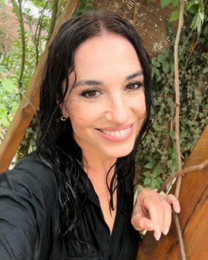 Michaela Kuklová Instagram - Devět let školní docházky uteklo, netuším jak🙈a po prázdninách budu mít doma středoškoláka. Měl velké štěstí na úžasnou paní učitelku i kolektiv, takže vnímám jeho smutek. Dobrý a spravedlivý kantor, který má děti rád, velmi ovlivní jejich vývoj. Moc děkuju všem báječným učitelům, které Romča měl, děkuju za jejich trpělivost a snahu kdykoliv pomoct. Přeju nejen Romimu, ale všem dětem, ať jejich noví pedagogové, spolužáci a studenti budou stejně skvělí. Ale teď hurá prázdniny, tak si je moc užijte!🍀
#prazniny #stredoskolak #louceni